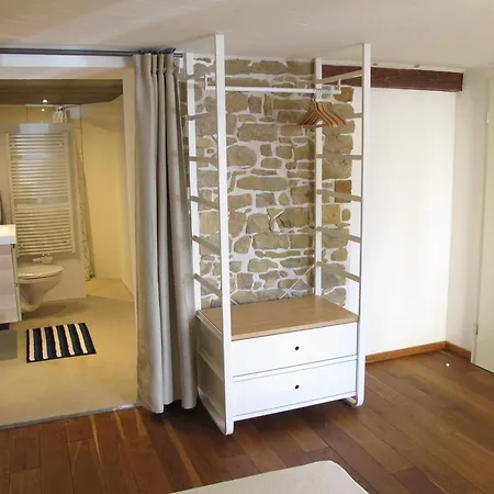 Furnished With Private Bathroom Near Luxembourg Habitación en casa particular