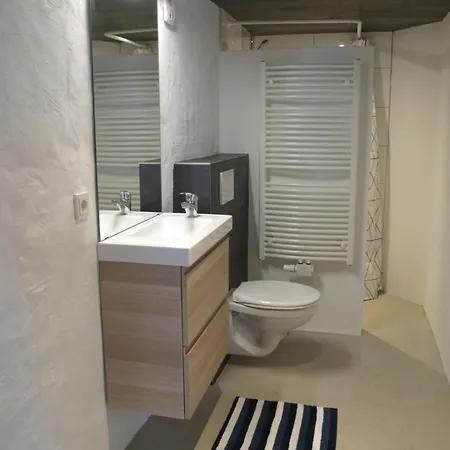 Furnished With Private Bathroom Near Luxembourg Habitación en casa particular