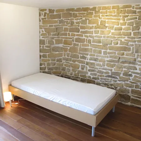 Furnished With Private Bathroom Near Luxembourg Habitación en casa particular *